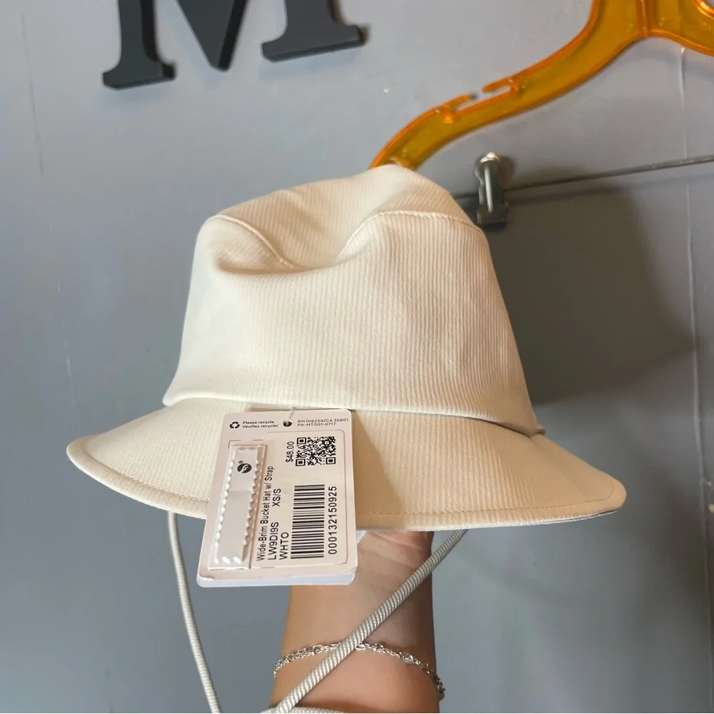 NWT Lululemon Wide-Brim Bucket Hat with Strap White Opal